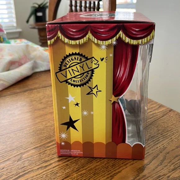 Disney’s showcase collection featuring miss Mindy vinyl - Picture 5 of 10